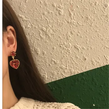Populiarus dervos Raudona stud auskarai formos metalo tekstūros pervėrė stud auskarai mados gražus studentų stud auskarai moteris Nuotrauka 2