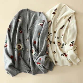 prabanga rudens žiemos naujų stilių 100% kašmyras viršutiniai drabužiai v kaklo moterų siuvinėjimo megztinis kailis moteris Nuotrauka 2